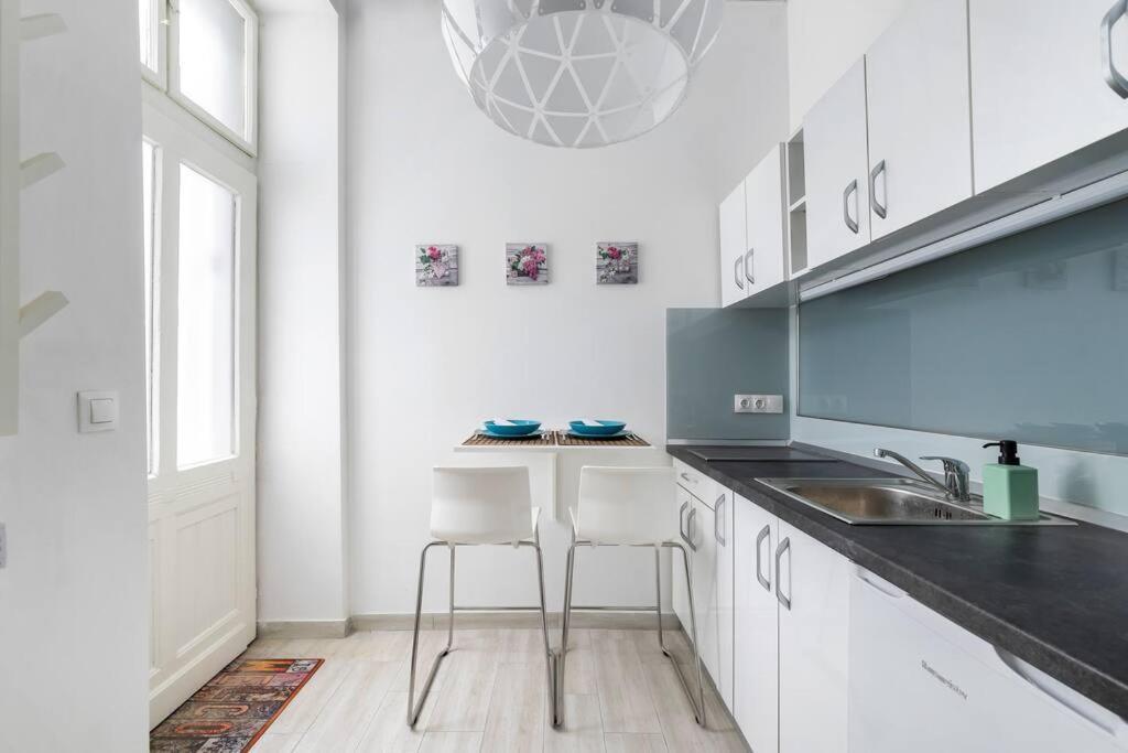 Swarz'S Downtown Apartment Budapeste Exterior foto